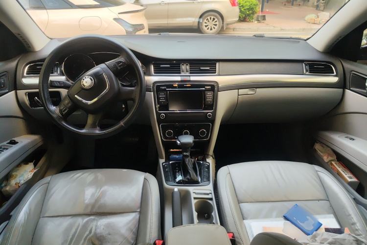 Used Skoda Superb 2012 1.8TSI Automatic Elegant Edition Center Console