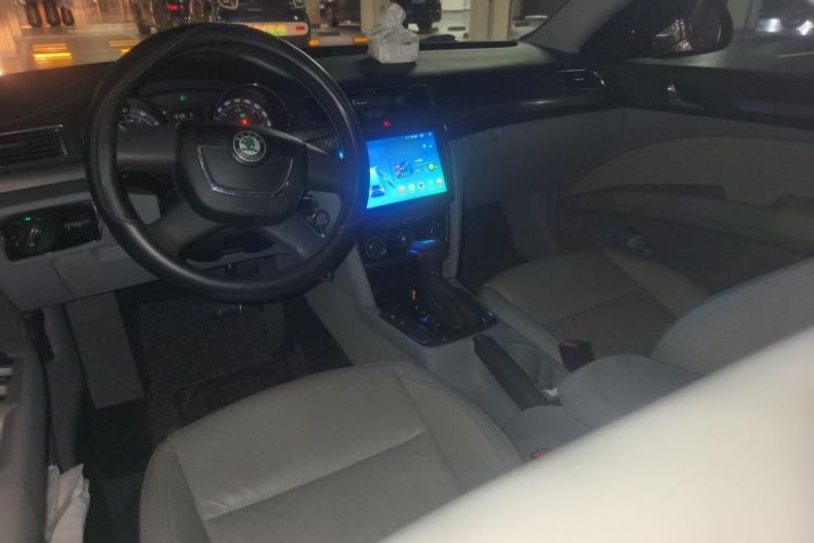 Used Skoda Superb 2012 1.4TSI 5th Anniversary Limited Edition Center Console