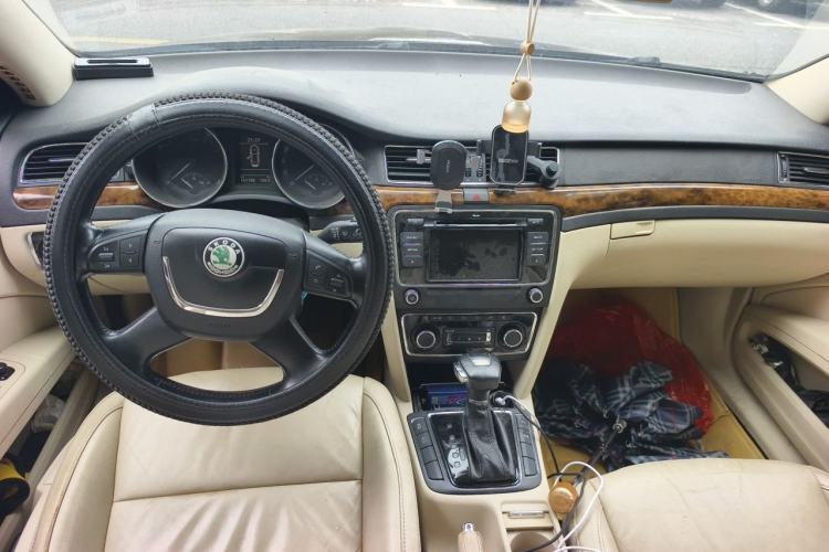 Used Skoda Superb 2012 1.8TSI Automatic Prestige Edition Center Console