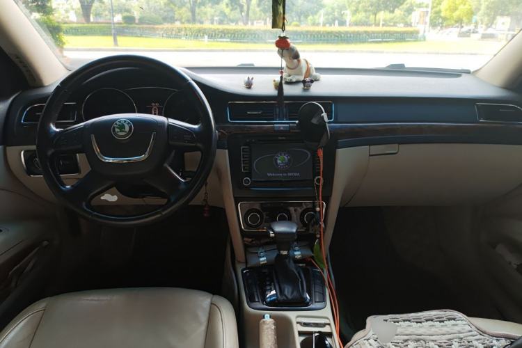 Used Skoda Superb 2012 1.8TSI Automatic Elegant Edition Center Console