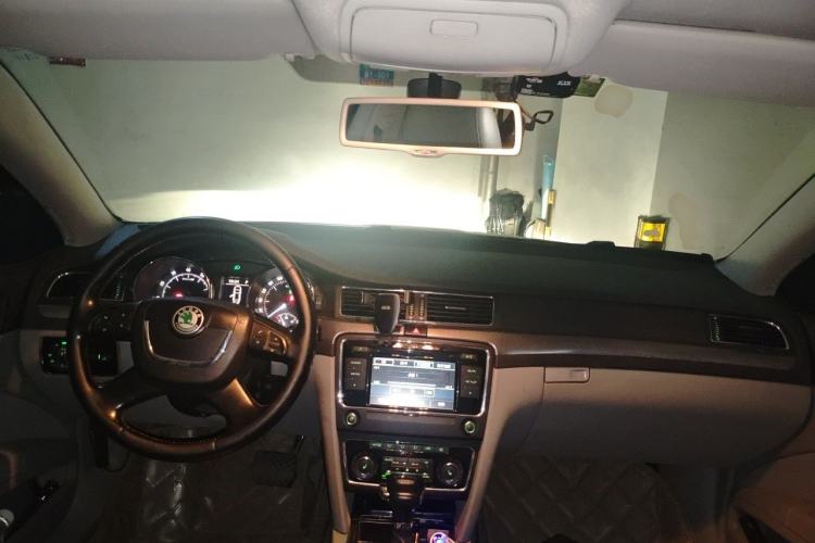 Used Skoda Superb 2012 1.8TSI Automatic Prestige Edition Center Console
