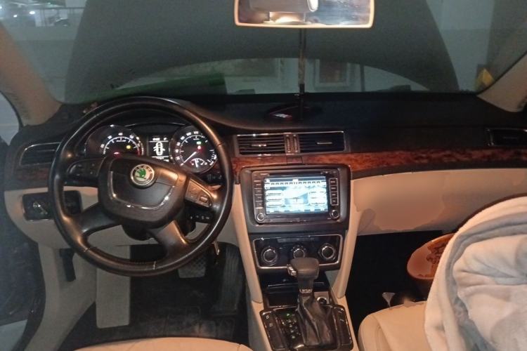 Used Skoda Superb 2012 1.8TSI Automatic Elegant Edition Center Console