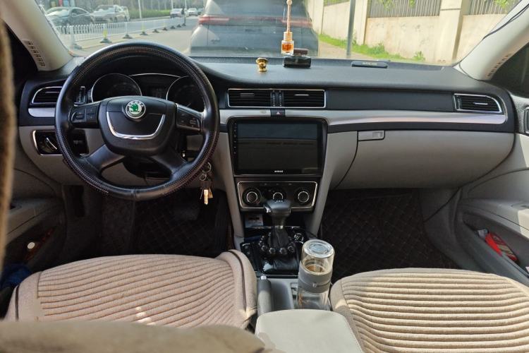 Used Skoda Superb 2012 1.4TSI DSG Elegant Edition Center Console