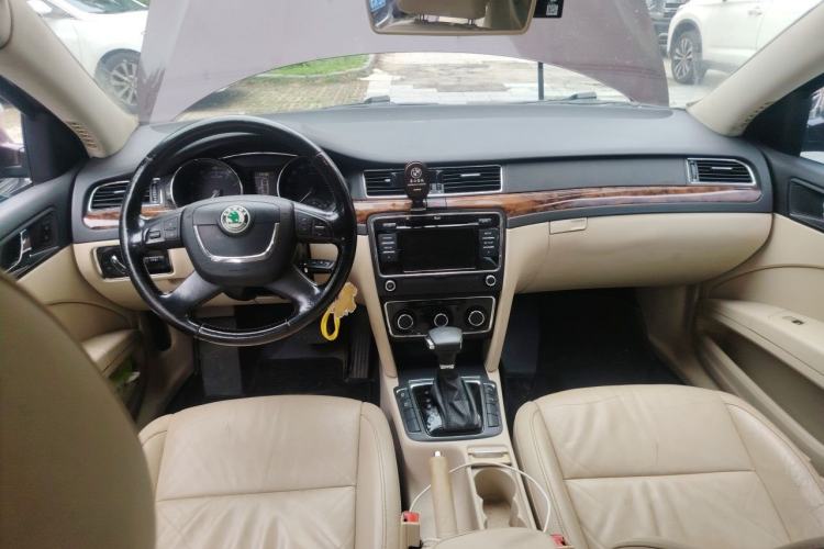 Used Skoda Superb 2012 1.8TSI Automatic Elegant Edition Center Console