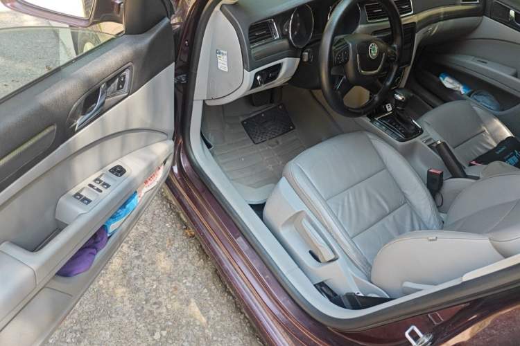 Used Skoda Superb 2012 1.4TSI DSG Elegant Edition Driver Seat