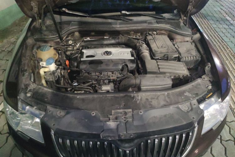 Used Skoda Superb 2012 2.0 TSI Automatic Luxury Edition Engine Bay