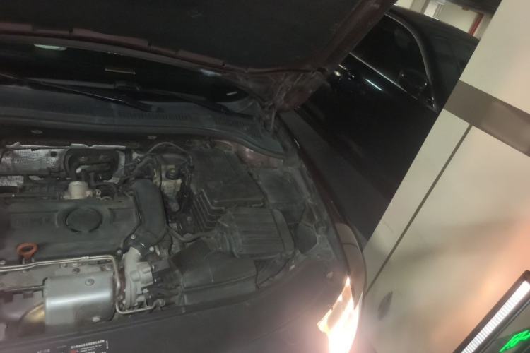 Used Skoda Superb 2012 1.4TSI 5th Anniversary Limited Edition Engine Bay Left
