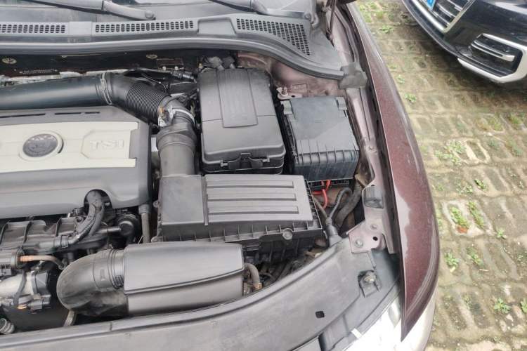 Used Skoda Superb 2012 1.8TSI Automatic Elegant Edition Engine Bay Left