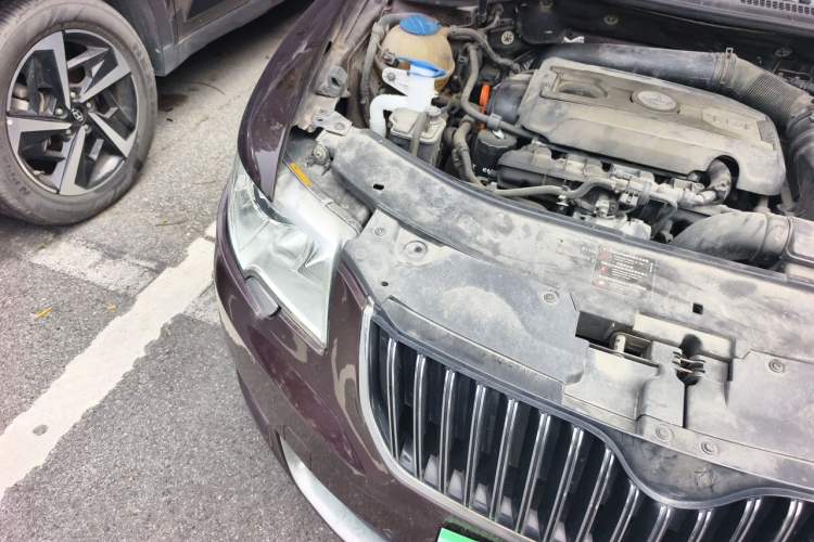 Used Skoda Superb 2012 1.8TSI Automatic Prestige Edition Engine Bay Right