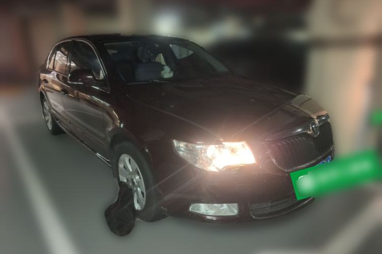 Used Skoda Superb 2012 1.4TSI 5th Anniversary Limited Edition Front Right 45 Deg