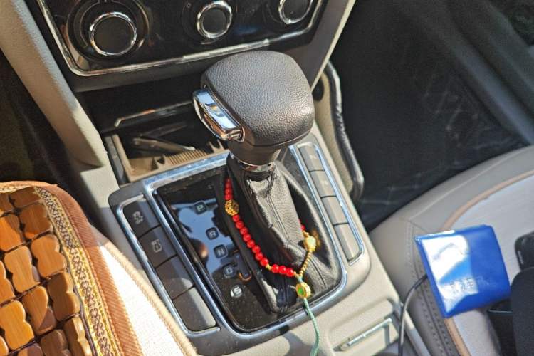 Used Skoda Superb 2012 2.0 TSI Automatic Elegant Edition Gear Lever