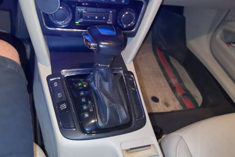 Used Skoda Superb 2012 1.8TSI Automatic Prestige Edition Gear Lever