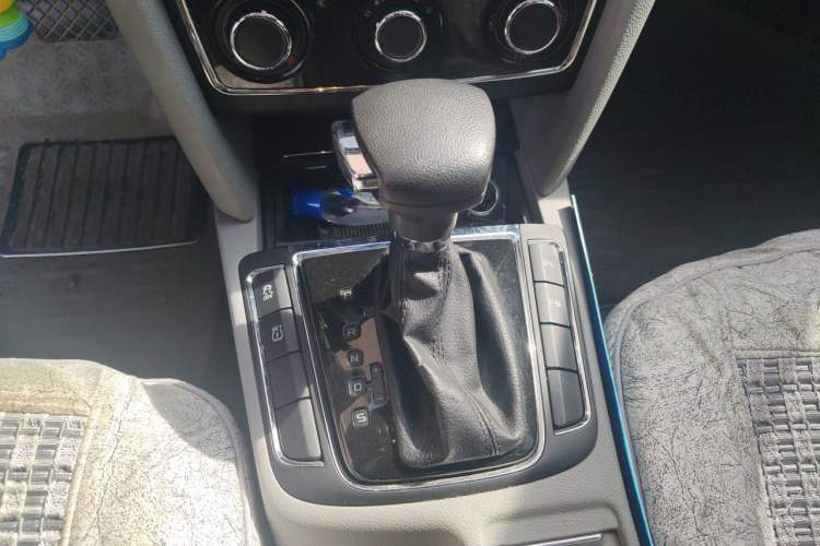 Used Skoda Superb 2012 1.8TSI Automatic Elegant Edition Gear Lever