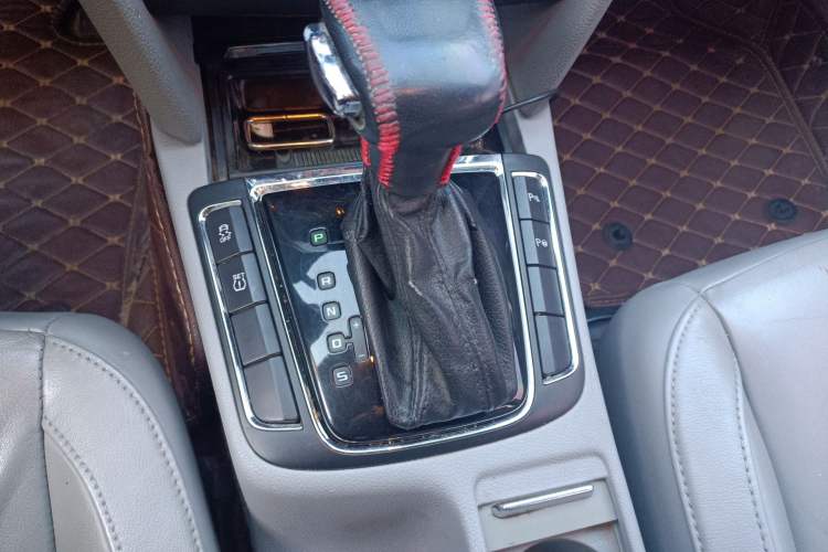 Used Skoda Superb 2012 1.8TSI Automatic Prestige Edition Gear Lever