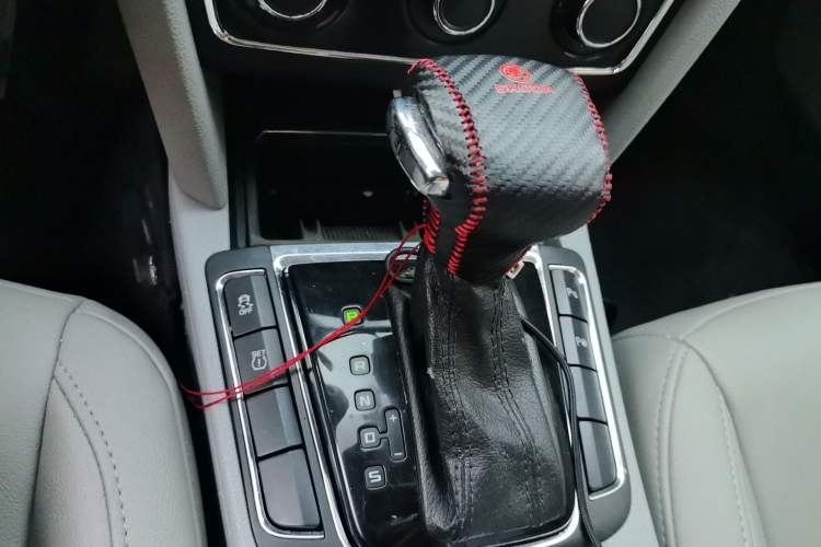 Used Skoda Superb 2012 1.4TSI DSG Elegant Edition Gear Lever