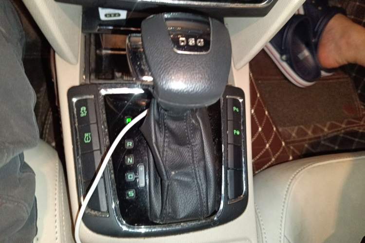 Used Skoda Superb 2012 1.4TSI DSG Elegant Edition Gear Lever