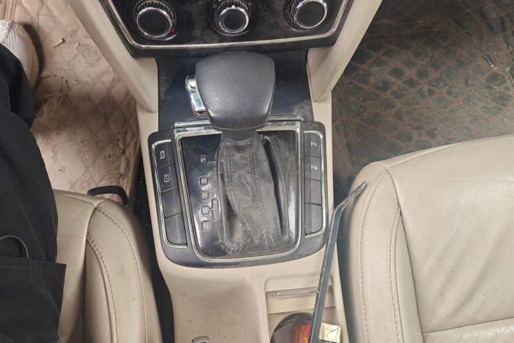 Used Skoda Superb 2012 1.8TSI Automatic Elegant Edition Gear Lever
