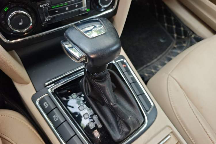 Used Skoda Superb 2012 1.8TSI Automatic Prestige Edition Gear Lever