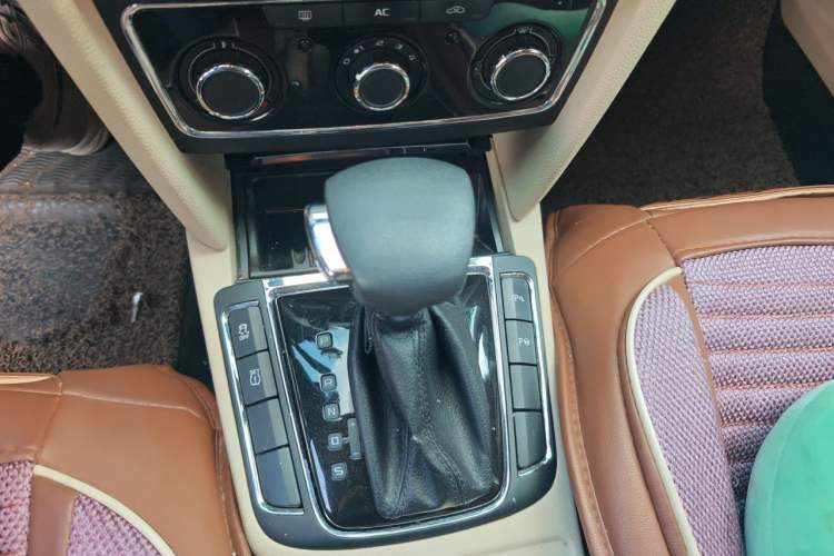Used Skoda Superb 2012 1.8TSI Automatic Elegant Edition Gear Lever
