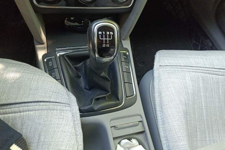 Used Skoda Superb 2012 1.8TSI Manual Elegant Edition Gear Lever