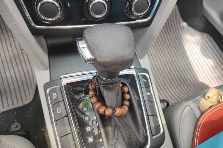Used Skoda Superb 2012 1.8TSI Automatic Elegant Edition Gear Lever