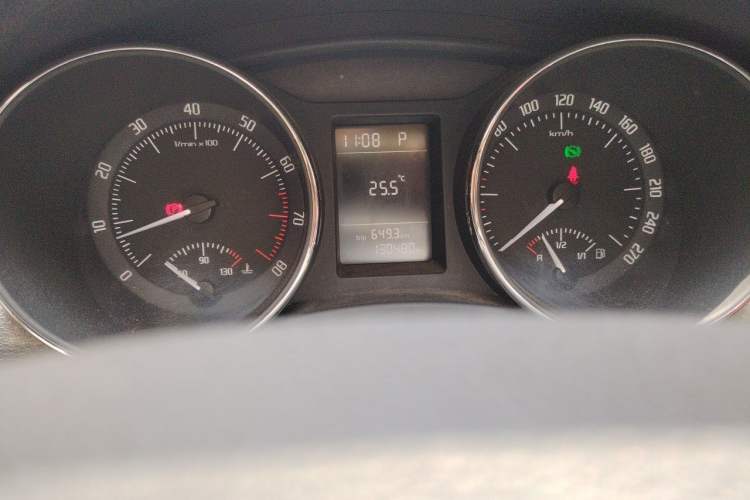 Used Skoda Superb 2012 1.4TSI DSG Zhiya Edition Odometer Close Up