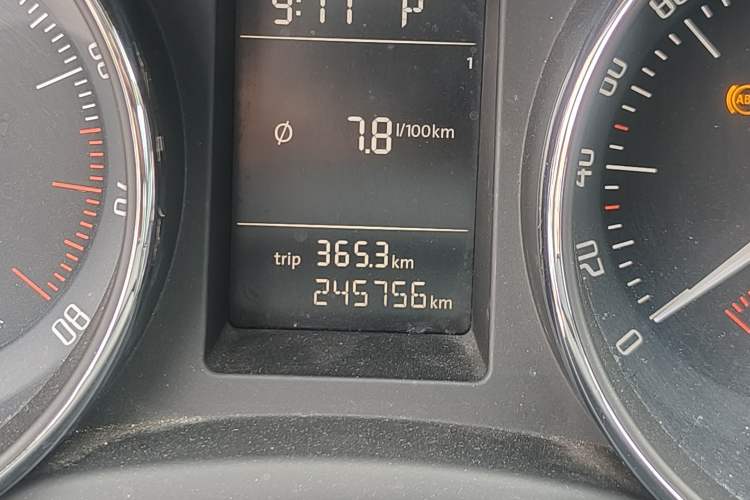 Used Skoda Superb 2012 1.4TSI DSG Zhiya Edition Odometer Close Up