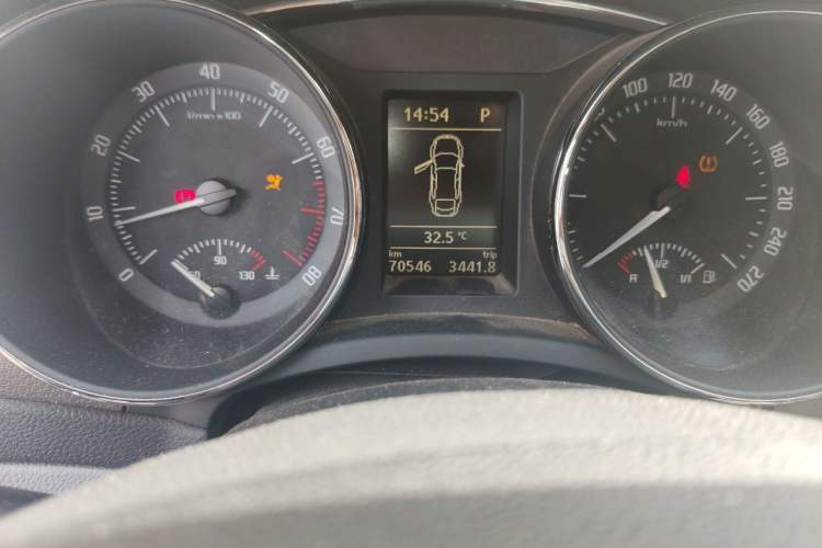 Used Skoda Superb 2012 1.8TSI Automatic Elegant Edition Odometer Close Up