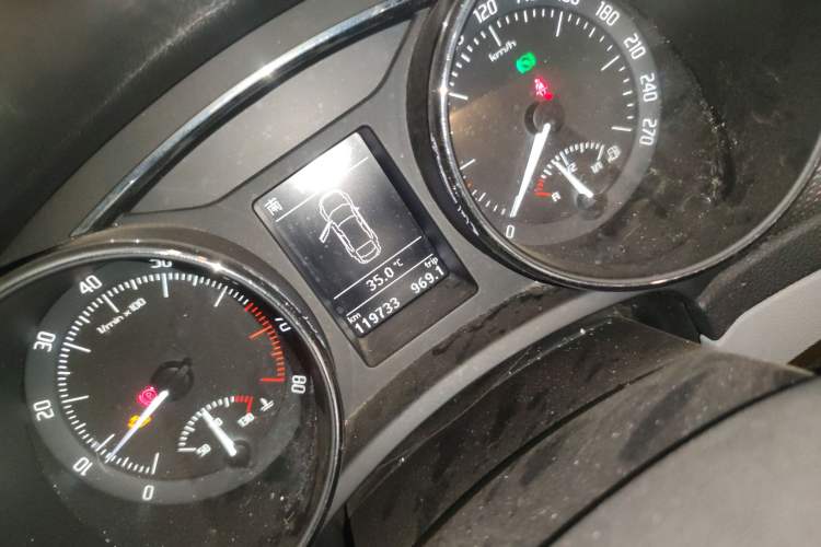 Used Skoda Superb 2012 2.0 TSI Automatic Luxury Edition Odometer Close Up
