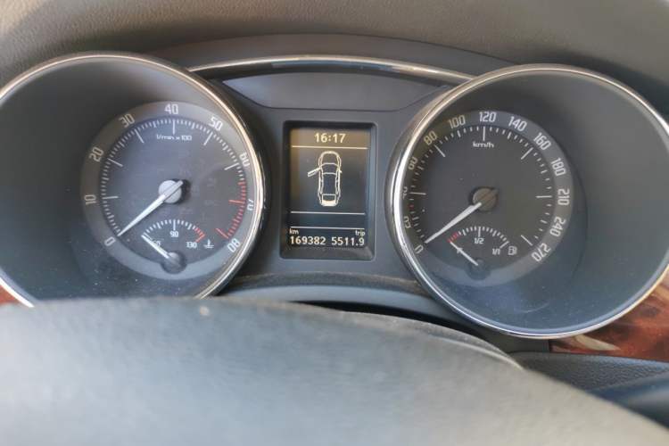 Used Skoda Superb 2012 2.0 TSI Automatic Elegant Edition Odometer Close Up