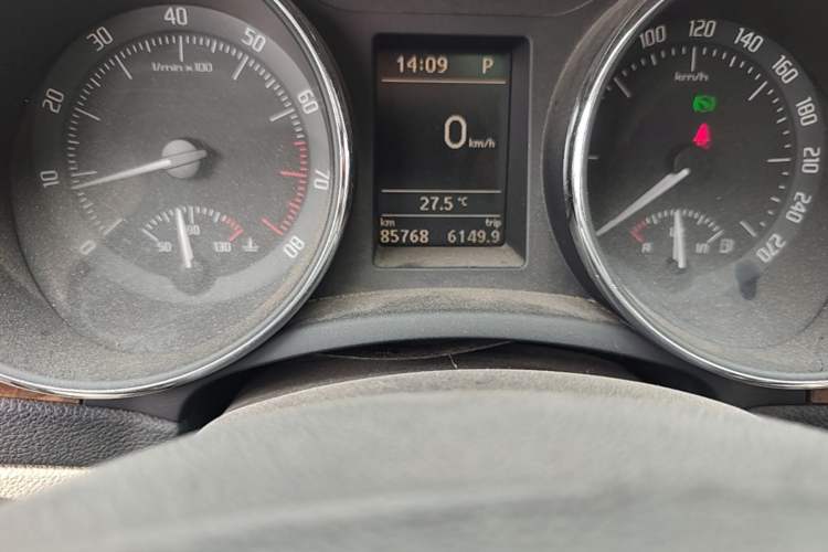 Used Skoda Superb 2012 1.8TSI Automatic Elegant Edition Odometer Close Up