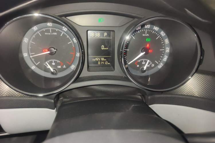 Used Skoda Superb 2012 1.4TSI 5th Anniversary Limited Edition Odometer Close Up