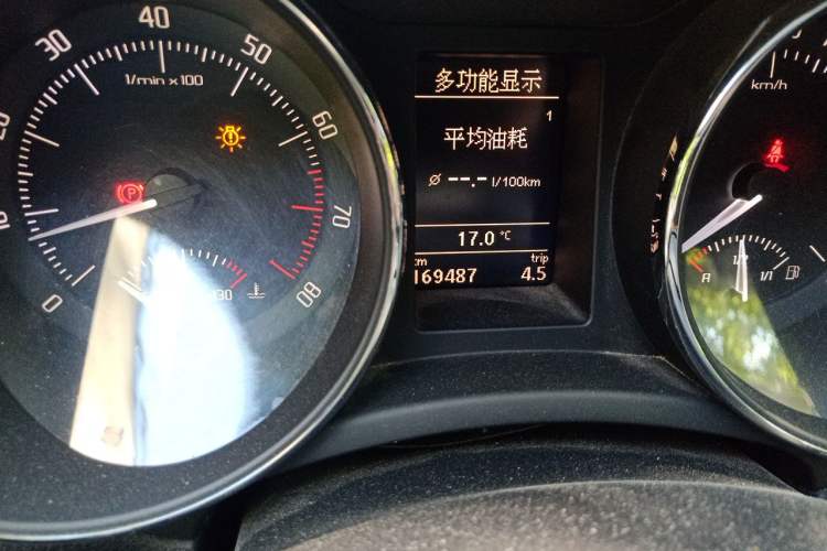 Used Skoda Superb 2012 1.8TSI Manual Elegant Edition Odometer Close Up