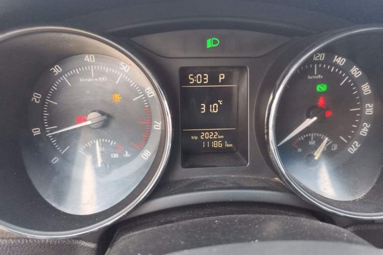 Used Skoda Superb 2012 1.4TSI DSG Zhiya Edition Odometer Close Up