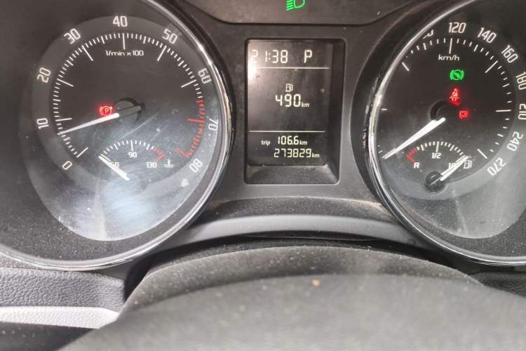 Used Skoda Superb 2012 1.4TSI DSG Zhiya Edition Odometer Close Up