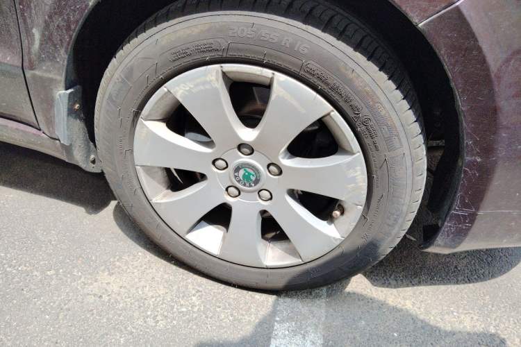 Used Skoda Superb 2012 1.4TSI DSG Zhiya Edition Right Front Wheel Hub