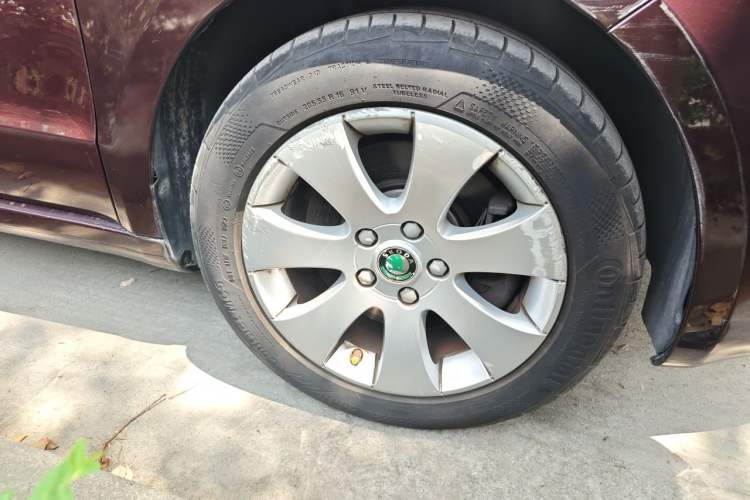 Used Skoda Superb 2012 1.4TSI Manual Zhiya Edition Right Front Wheel Hub