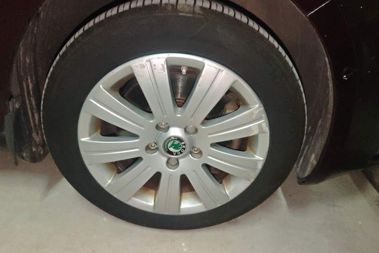 Used Skoda Superb 2012 1.8TSI Automatic Prestige Edition Right Front Wheel Hub