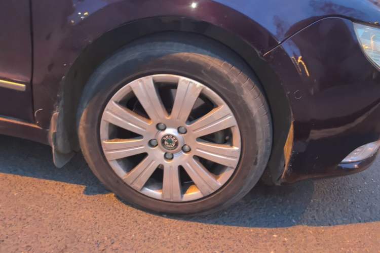 Used Skoda Superb 2012 1.8TSI Automatic Prestige Edition Right Front Wheel Hub