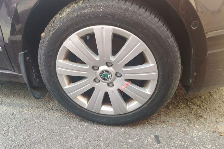 Used Skoda Superb 2012 1.8TSI Automatic Elegant Edition Right Front Wheel Hub
