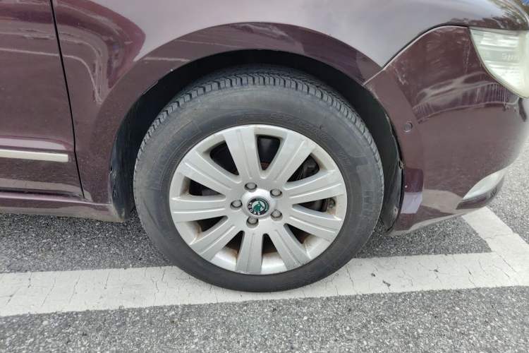 Used Skoda Superb 2012 1.8TSI Automatic Elegant Edition Right Front Wheel Hub