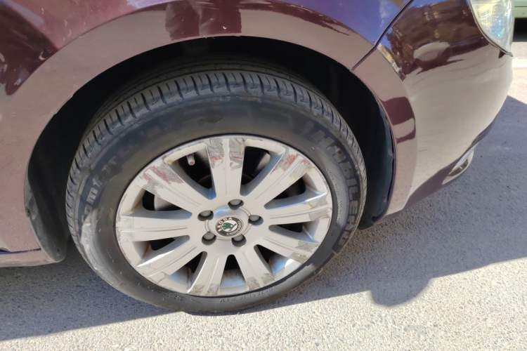 Used Skoda Superb 2012 2.0 TSI Automatic Elegant Edition Right Front Wheel Hub