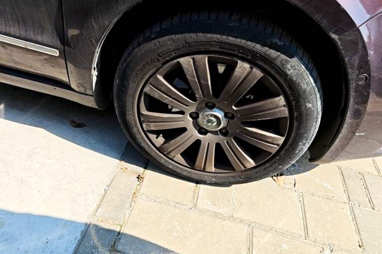 Used Skoda Superb 2012 1.8TSI Automatic Prestige Edition Right Front Wheel Hub