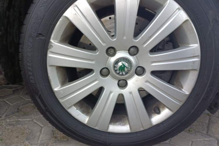 Used Skoda Superb 2012 1.8TSI Automatic Prestige Edition Right Front Wheel Hub