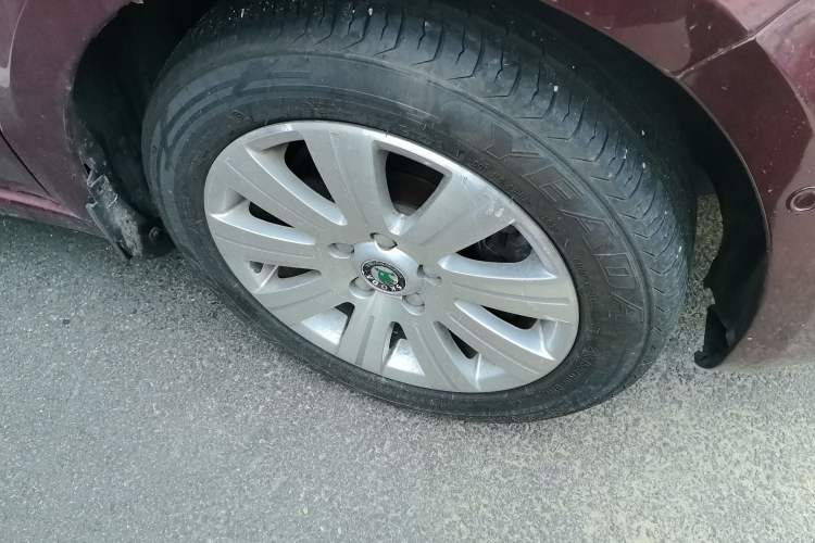 Used Skoda Superb 2012 1.4TSI DSG Elegant Edition Right Front Wheel Hub
