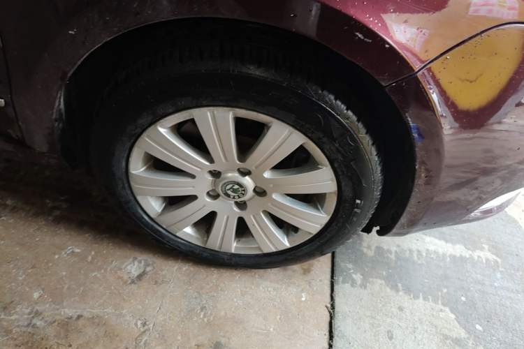 Used Skoda Superb 2012 1.8TSI Automatic Prestige Edition Right Front Wheel Hub
