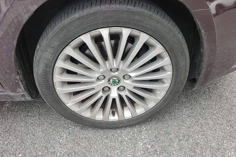 Used Skoda Superb 2012 1.4TSI DSG Zhiya Edition Right Front Wheel Hub