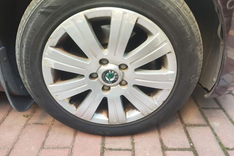 Used Skoda Superb 2012 1.8TSI Automatic Elegant Edition Right Front Wheel Hub