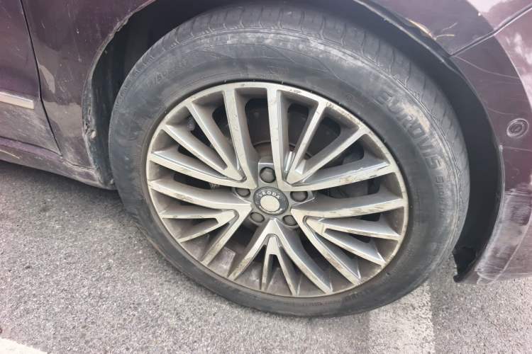 Used Skoda Superb 2012 1.8TSI Automatic Prestige Edition Right Front Wheel Hub