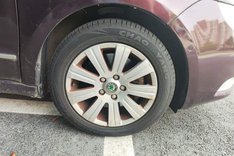 Used Skoda Superb 2012 1.8TSI Automatic Elegant Edition Right Front Wheel Hub